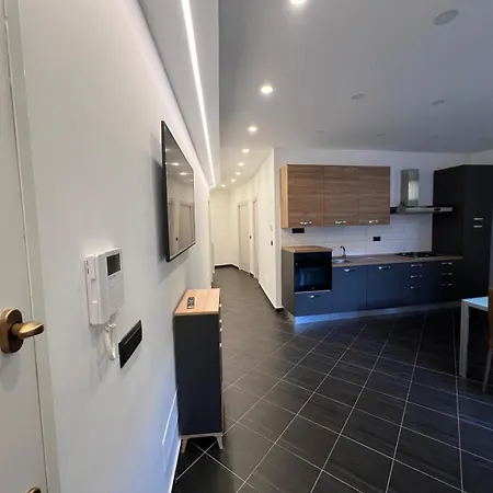 Luminoso In Centro Citta 아파트